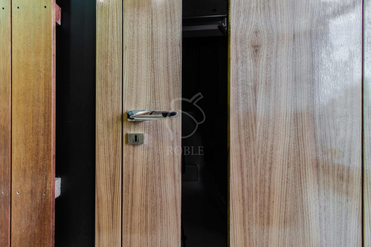 drzwi drewniane z szybką